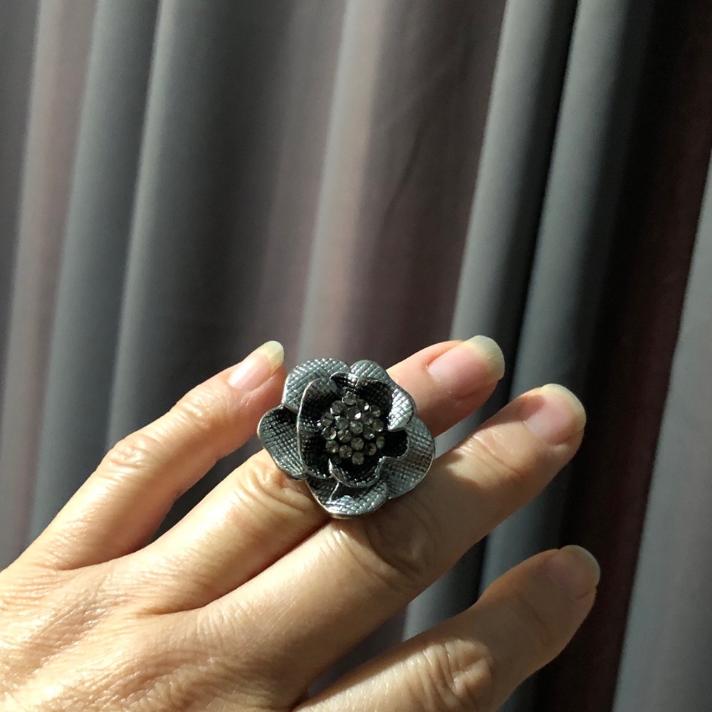 Silver Floral Statement Stretch Ring - Women Jewelry